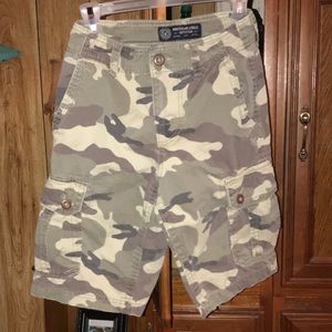 American Eagle Men’s camo shorts. Never worn.